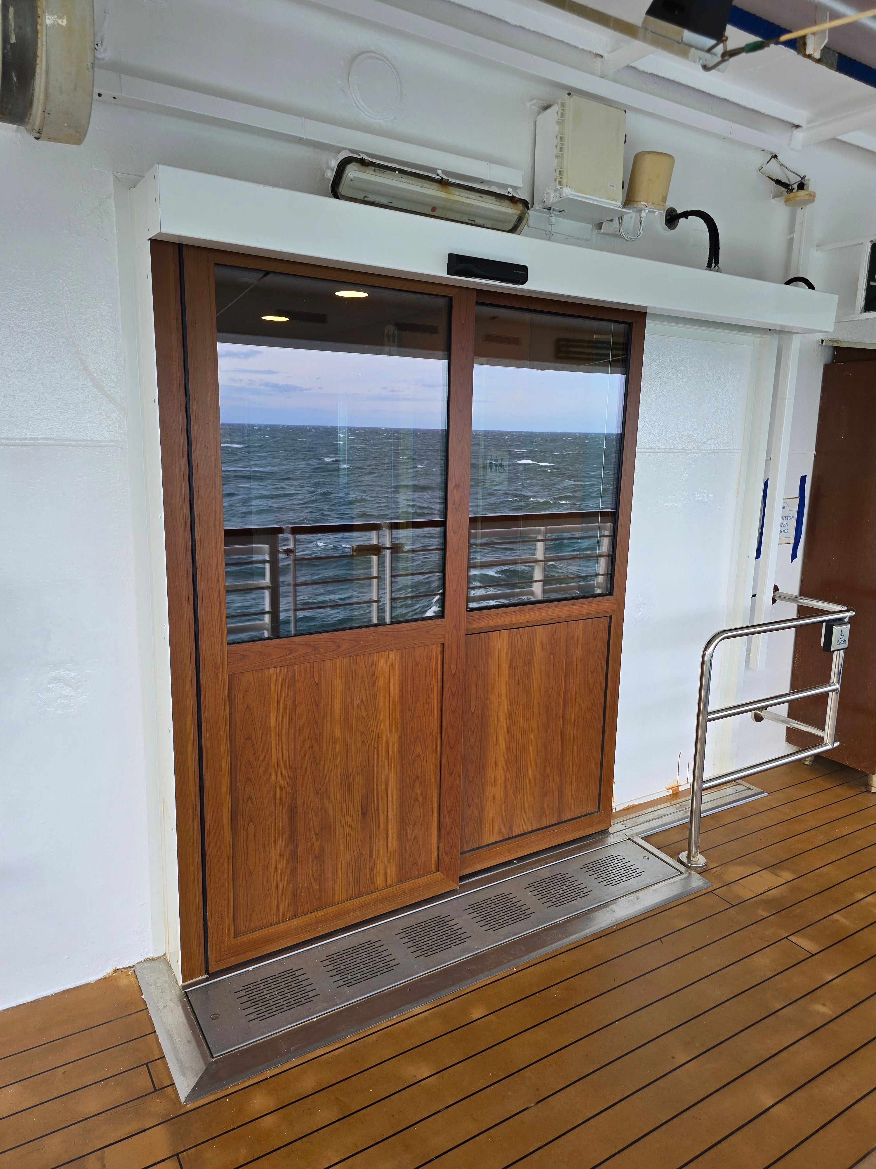 Emerald Princess Telescopic Doors
